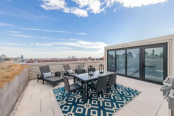 Sold by Compass | media 32