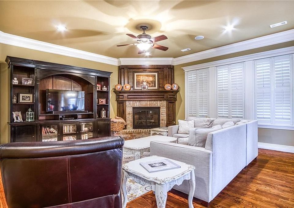 1st image of 2401 W McKinley Blvd