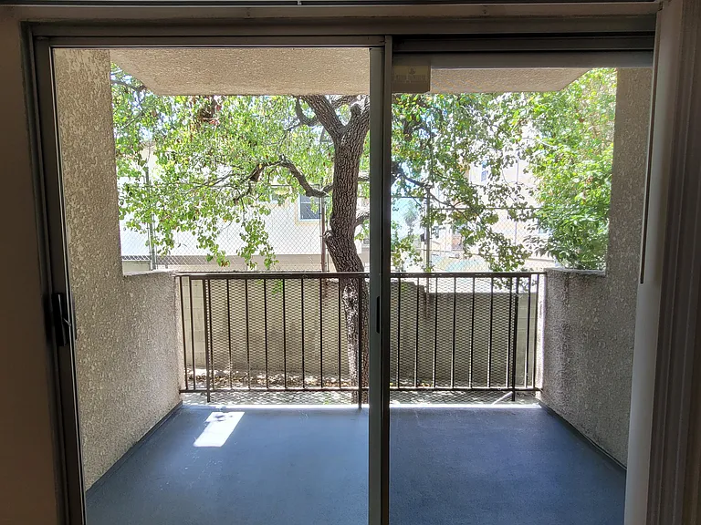 Gramercy Apartments — Photo 10