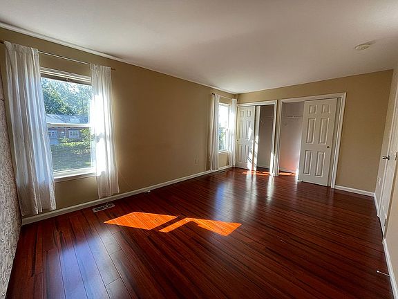 3rd image of 8844 Royal Doulton Ln