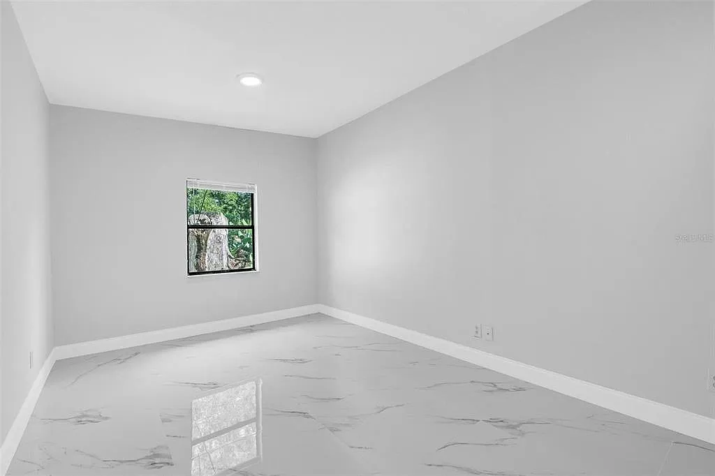 3 bed, 2.0 bath, 1313 sqft, $3,000 — Photo 4
