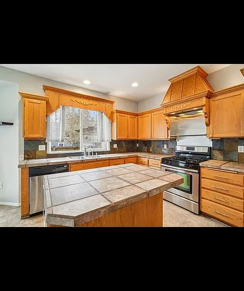 12302 160th St E — Photo 2