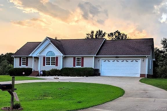 2nd image of 3994 Old Oak Ln