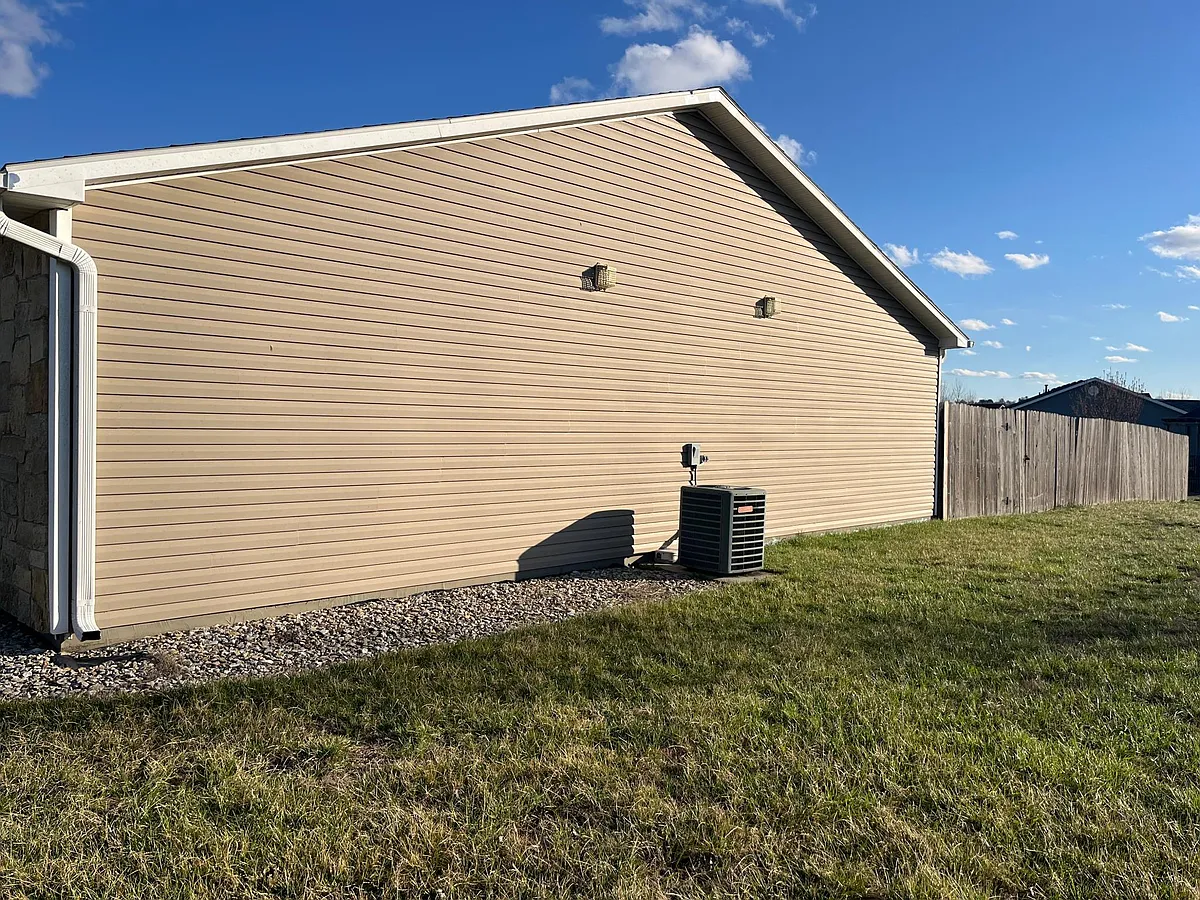 Building Photo - 2605 S Brookglen Cir