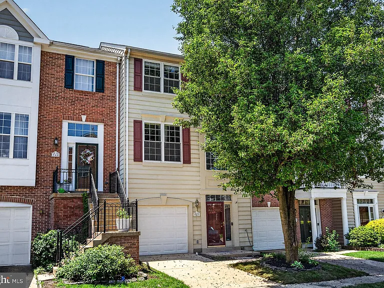 967 Herons Run Ln — Photo 1