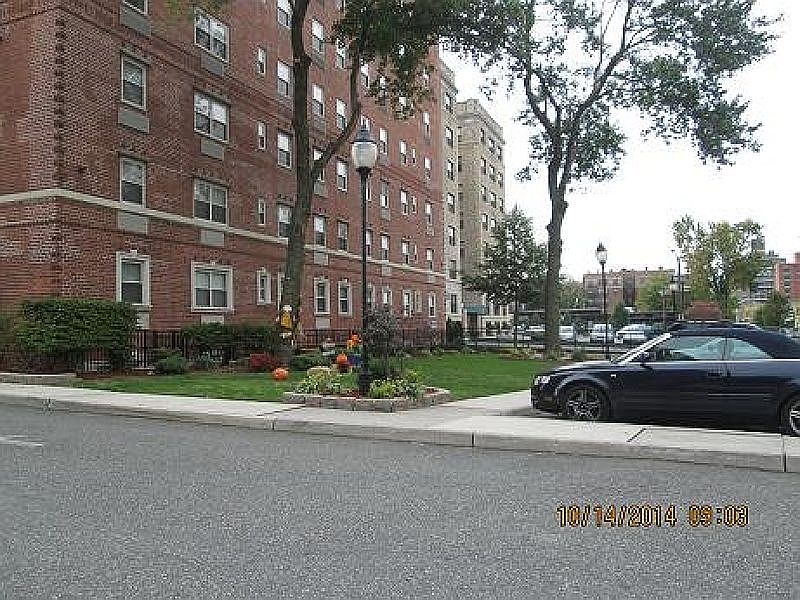 1st image of 70 S Munn Ave APT 809