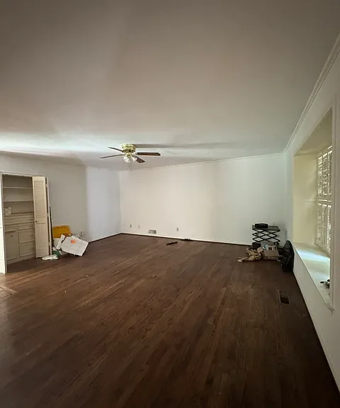 2nd living/entertainment room with dry bar