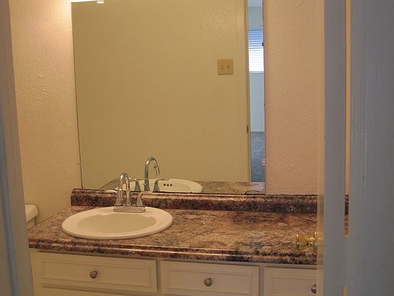 4th image of 1718 Glouchester Dr