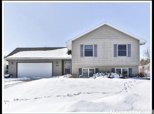 102 French Ct, Roberts, WI 54023