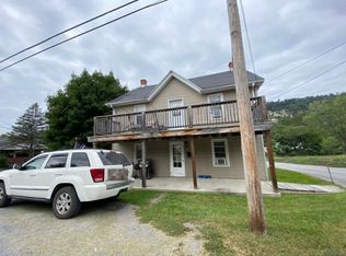 411 Harrison Ave, Berkeley Springs, WV 25411