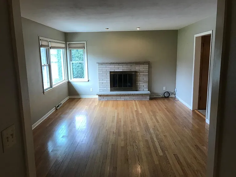 5209 83rd St — Photo 9