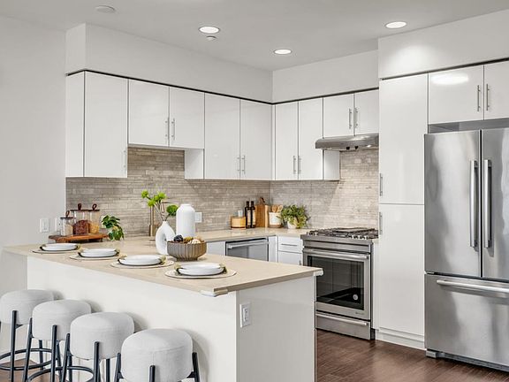 5th image of 555 Innes Ave #313