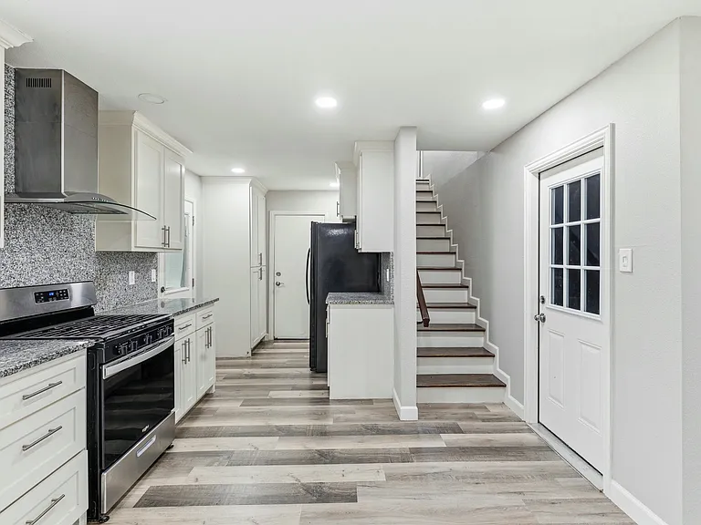 1732 Sheffield Pl — Photo 12