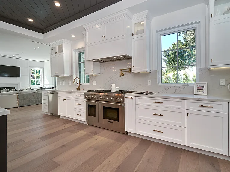 2439 S Beverly Dr — Photo 10