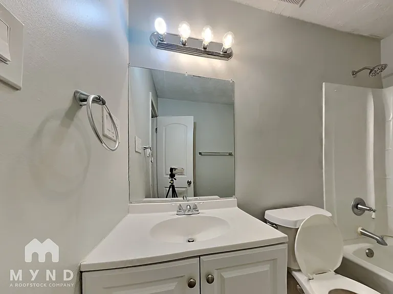 3047 Brook Hollow Dr — Photo 14