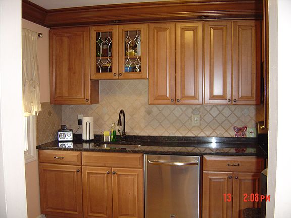 Custom kitchen, crown moldin