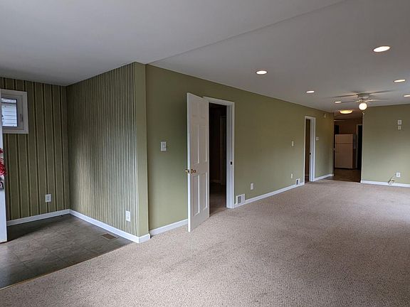 4th image of 13 Reo Ave #1