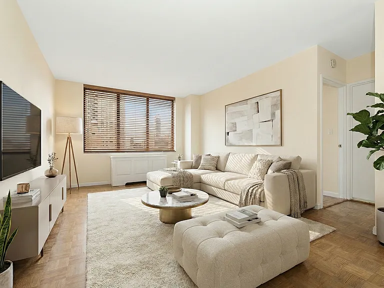 245 E 44th St #27A — Photo 1