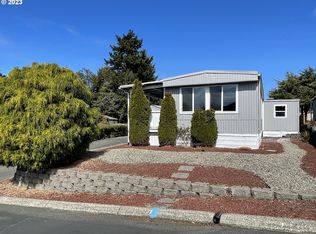 1263 Embarcadero Cir, Coos Bay, OR 97420