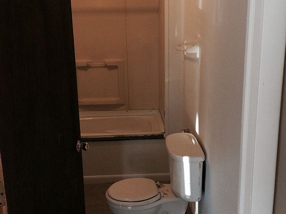 4th image of 52 Garden St #B