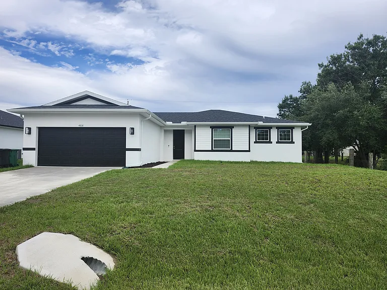 4808 Seagrape Dr — Photo 1