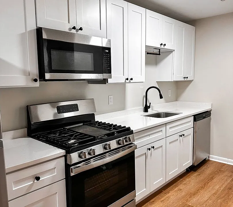 383-435 Oaklawn Ave