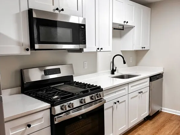 Super Spacious Newly Renovated 1-Bed 1-Bath Cranston!, 383-435 Oaklawn Ave, Cranston, RI 02920