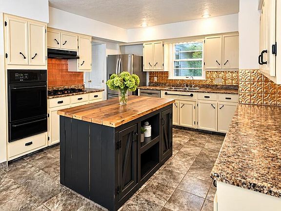 4th image of 540 E Walnut St