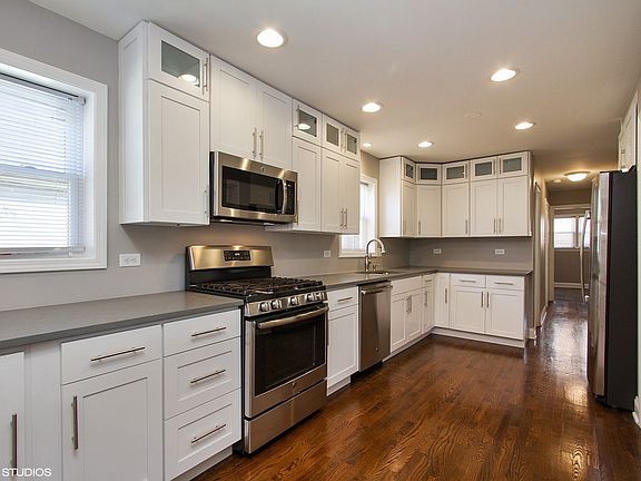 5th image of 8741 S Paxton Ave