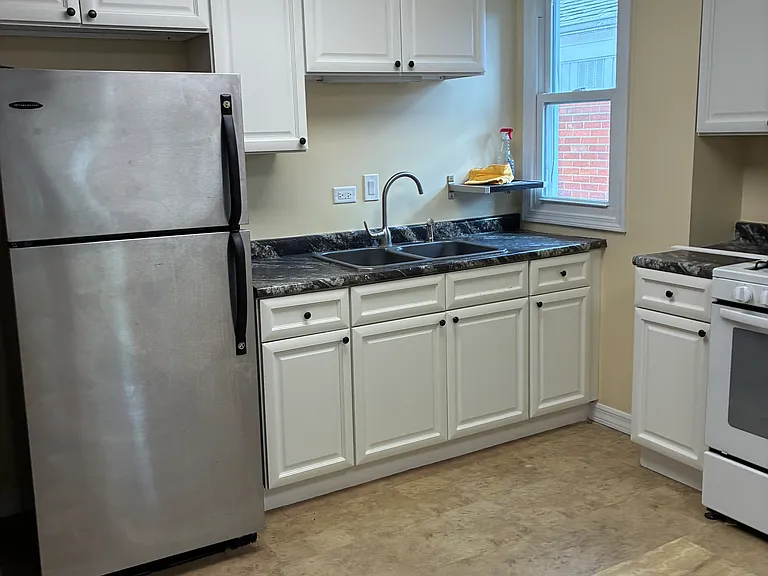 110 S Cass Ave #2-R — Photo 15
