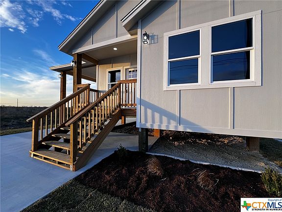 3rd image of 108 W Pin Oak Ln