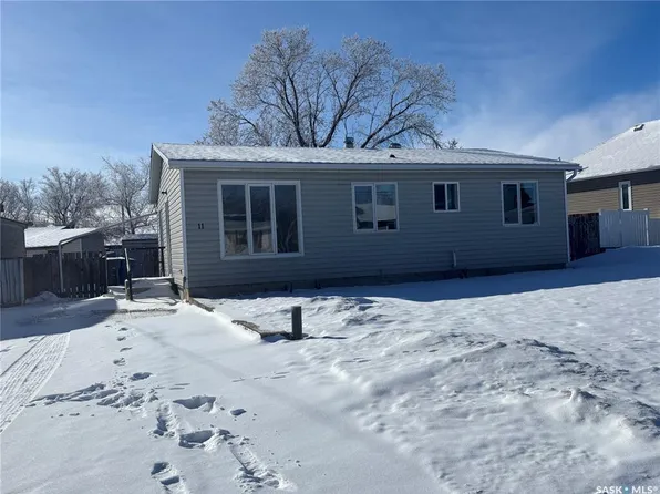 11 6th Street CRESCENT W, Kindersley, SK S0L 1S0