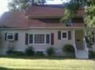 226 E 5th St, Momence, IL 60954