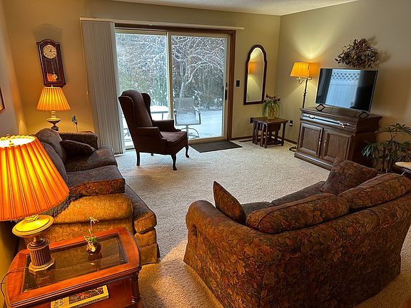 3rd image of 1077 Walnut Grove Dr