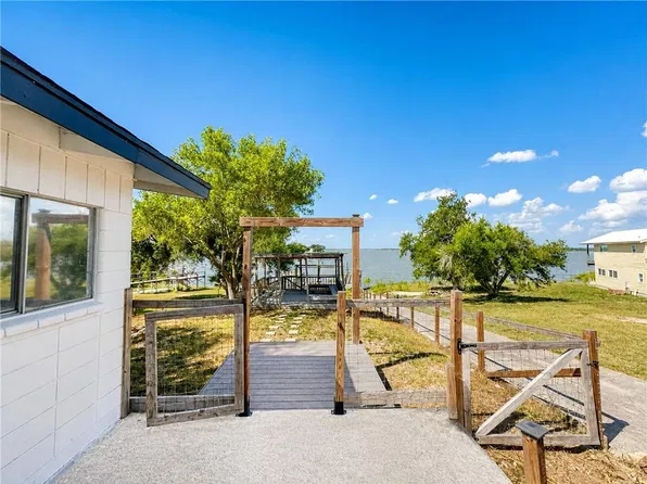 196 E Lake View Trl, Pernitas Point, TX 78383