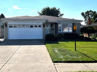 35347 Malibu Dr, Sterling Heights, MI