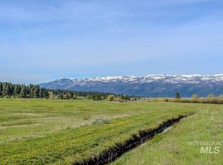 13 Duncan Ct, Cascade, ID 83611