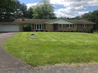 19 Overlook Dr, Petersburg, WV 26847