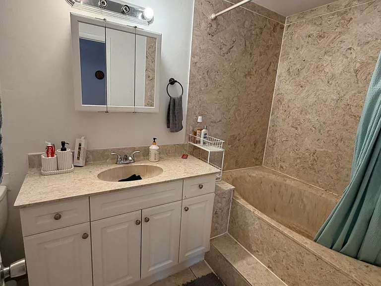 27 E Crossings Cir #H — Photo 12
