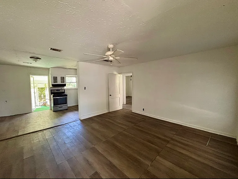 612 Winding Way St — Photo 3