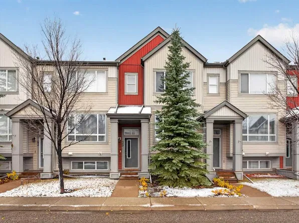 39 S Copperpond Close SE, Calgary, AB T2Z 0Y8