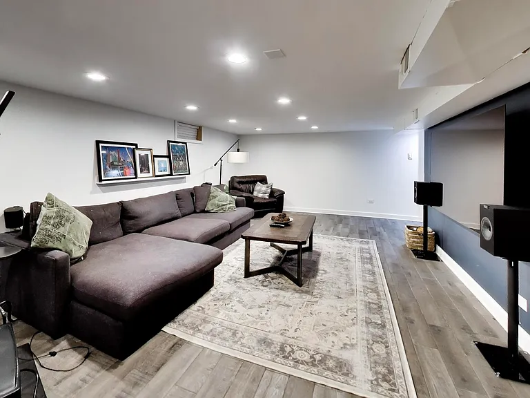 3321 N Whipple St — Photo 12
