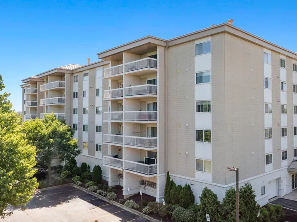 2020 Saint Regis Dr APT 605, Lombard, IL 60148