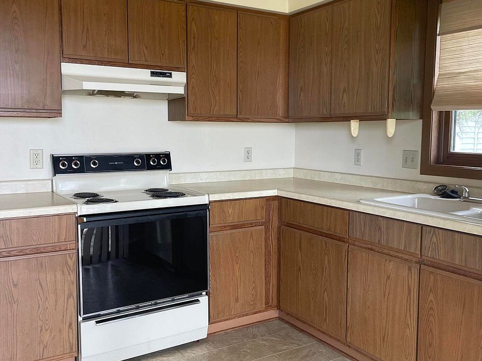 1st image of 720 Woodview Ave APT 3