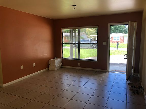 4th image of 504 W 129th Ave