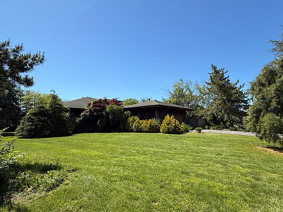 2nd image of 39 Pheasant Ln