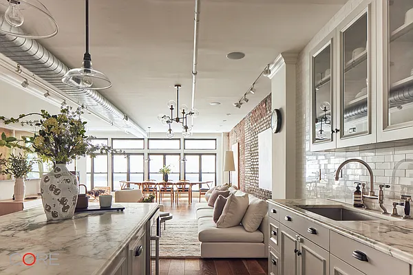 Rented by CORE | media 7