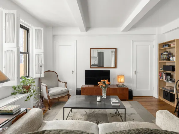 211 East 35th Street image 1 of 11
