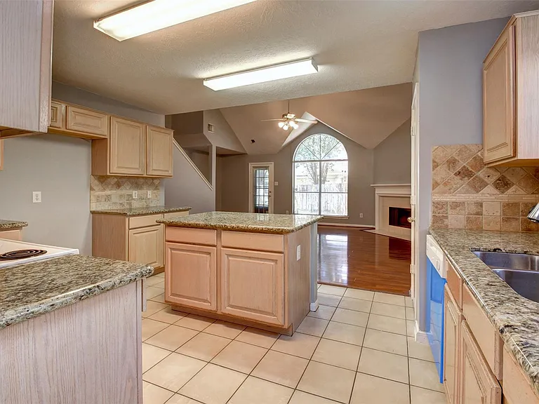 2114 Whirlaway Dr — Photo 12