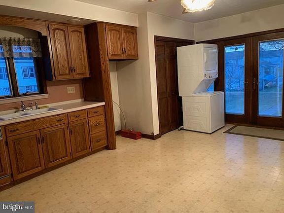 3rd image of 344 1/2 North St